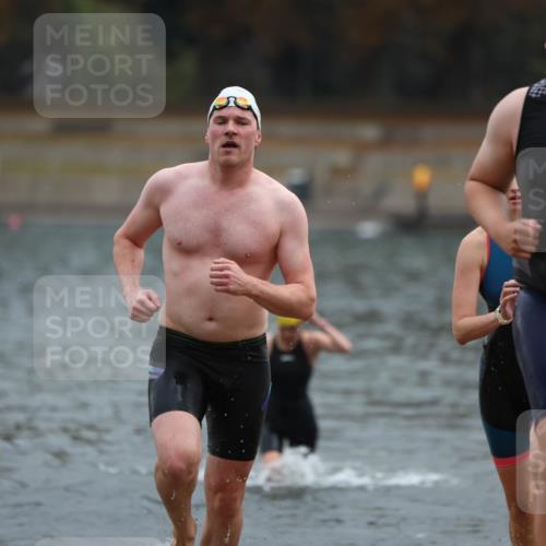 14.09.2025 - Stadtparktriathlon Michael Strokosch http://msf.ph/oto/8866614 14.09.2025 09:45:43 Schwimmen 528, 545, 547, 580, 593, 604 meine-sportfotos.de