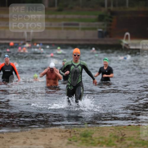 14.09.2025 - Stadtparktriathlon Michael Strokosch http://msf.ph/oto/8866734 14.09.2025 09:46:51 Schwimmen 523 meine-sportfotos.de