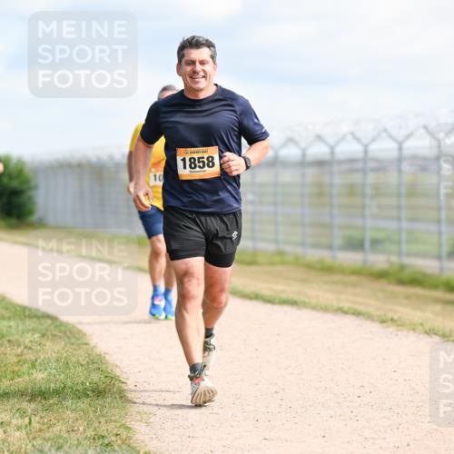 14.09.2025 - Airport Race Dr. Thomas Lammeyer http://msf.ph/oto/8867312 14.09.2025 12:08:29 Laufen 10, 1858 meine-sportfotos.de