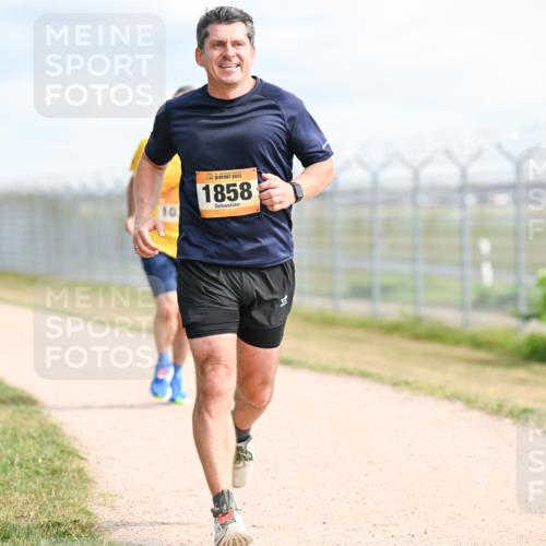 14.09.2025 - Airport Race Dr. Thomas Lammeyer http://msf.ph/oto/8867317 14.09.2025 12:08:30 Laufen 10, 1858 meine-sportfotos.de