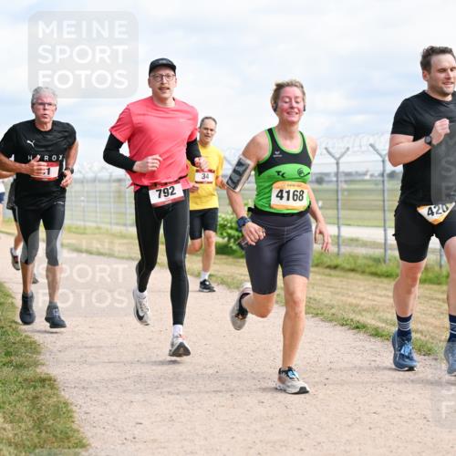 14.09.2025 - Airport Race Dr. Thomas Lammeyer http://msf.ph/oto/8867367 14.09.2025 12:08:40 Laufen 1217, 792, 34, 4168, 420 meine-sportfotos.de