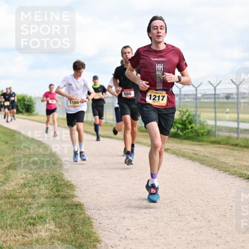 14.09.2025 - Airport Race Dr. Thomas Lammeyer http://msf.ph/oto/8867392 14.09.2025 12:08:45 Laufen 1166, 886, 1217 meine-sportfotos.de