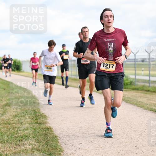 14.09.2025 - Airport Race Dr. Thomas Lammeyer http://msf.ph/oto/8867394 14.09.2025 12:08:45 Laufen 1166, 886, 1217 meine-sportfotos.de