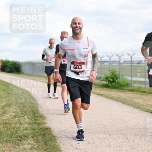 14.09.2025 - Airport Race Dr. Thomas Lammeyer http://msf.ph/oto/8867545 14.09.2025 12:09:17 Laufen 87, 683, 89 meine-sportfotos.de
