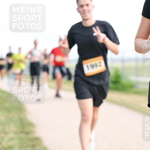 14.09.2025 - Airport Race Dr. Thomas Lammeyer http://msf.ph/oto/8868320 14.09.2025 12:12:03 Laufen 1992 meine-sportfotos.de