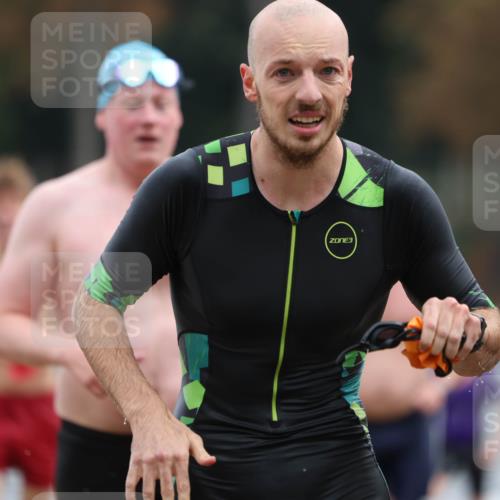 14.09.2025 - Stadtparktriathlon Michael Strokosch http://msf.ph/oto/8868549 14.09.2025 10:32:48 Schwimmen 723, 736, 762, 776, 786, 802, 816, 821 meine-sportfotos.de
