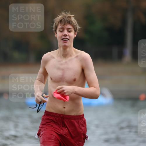 14.09.2025 - Stadtparktriathlon Michael Strokosch http://msf.ph/oto/8868557 14.09.2025 10:32:50 Schwimmen 723, 736, 776, 786, 802, 816, 821 meine-sportfotos.de