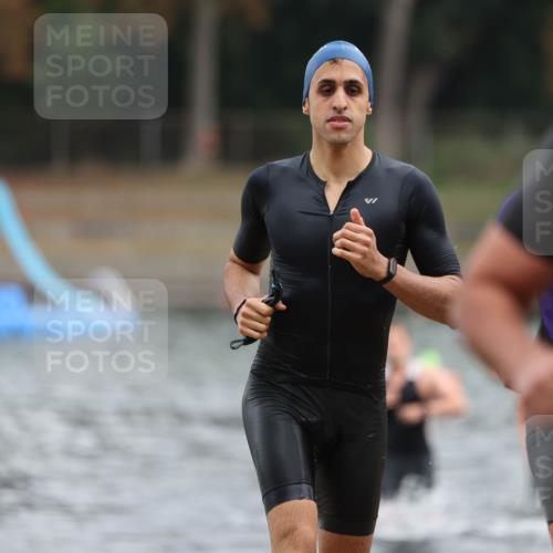 14.09.2025 - Stadtparktriathlon Michael Strokosch http://msf.ph/oto/8868578 14.09.2025 10:32:57 Schwimmen 750, 786, 802, 821 meine-sportfotos.de