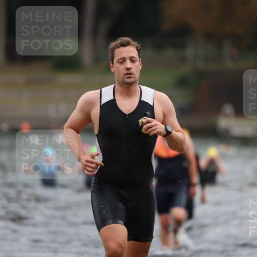 14.09.2025 - Stadtparktriathlon Michael Strokosch http://msf.ph/oto/8868594 14.09.2025 10:33:03 Schwimmen 739, 750, 779, 787 meine-sportfotos.de