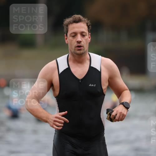 14.09.2025 - Stadtparktriathlon Michael Strokosch http://msf.ph/oto/8868600 14.09.2025 10:33:04 Schwimmen 739, 750, 779, 787 meine-sportfotos.de