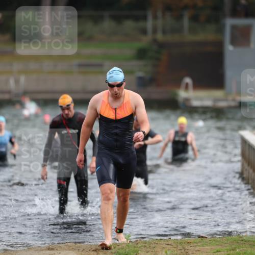 14.09.2025 - Stadtparktriathlon Michael Strokosch http://msf.ph/oto/8868601 14.09.2025 10:33:06 Schwimmen 739, 750, 779, 787 meine-sportfotos.de