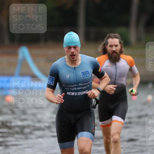 14.09.2025 - Stadtparktriathlon Michael Strokosch http://msf.ph/oto/8868635 14.09.2025 10:33:19 Schwimmen 790, 792, 807 meine-sportfotos.de