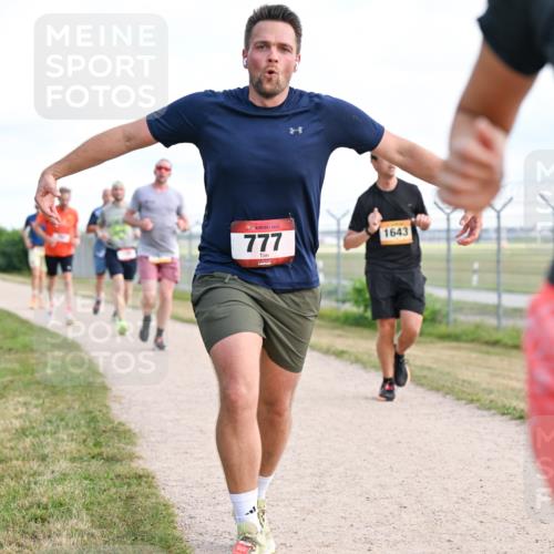 14.09.2025 - Airport Race Dr. Thomas Lammeyer http://msf.ph/oto/8868636 14.09.2025 12:12:51 Laufen 777, 1643, 12 meine-sportfotos.de