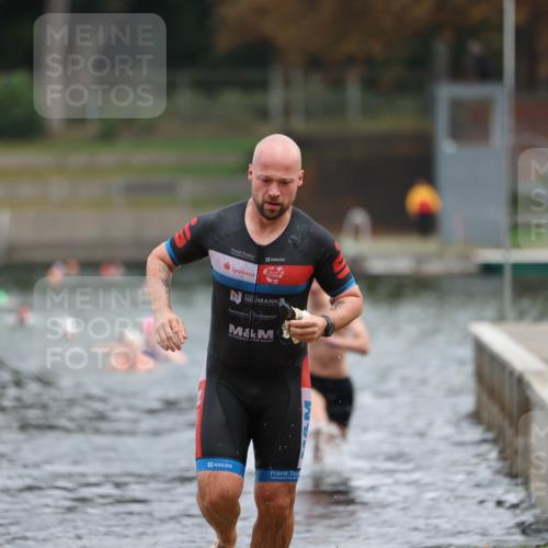 14.09.2025 - Stadtparktriathlon Michael Strokosch http://msf.ph/oto/8868665 14.09.2025 10:33:40 Schwimmen 765, 818 meine-sportfotos.de