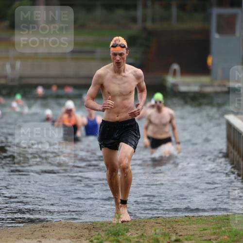 14.09.2025 - Stadtparktriathlon Michael Strokosch http://msf.ph/oto/8868676 14.09.2025 10:33:44 Schwimmen 754, 765, 818 meine-sportfotos.de