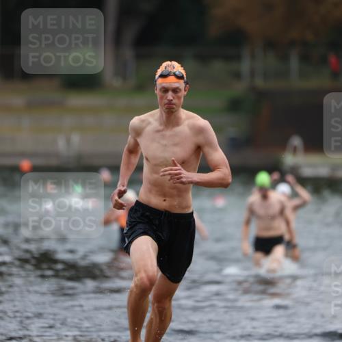 14.09.2025 - Stadtparktriathlon Michael Strokosch http://msf.ph/oto/8868683 14.09.2025 10:33:45 Schwimmen 754, 765, 818 meine-sportfotos.de