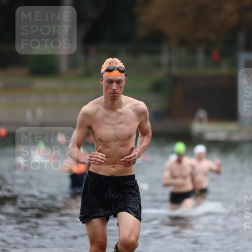14.09.2025 - Stadtparktriathlon Michael Strokosch http://msf.ph/oto/8868685 14.09.2025 10:33:45 Schwimmen 754, 765, 818 meine-sportfotos.de