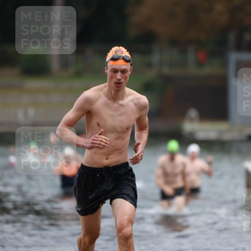 14.09.2025 - Stadtparktriathlon Michael Strokosch http://msf.ph/oto/8868686 14.09.2025 10:33:45 Schwimmen 754, 765, 818 meine-sportfotos.de