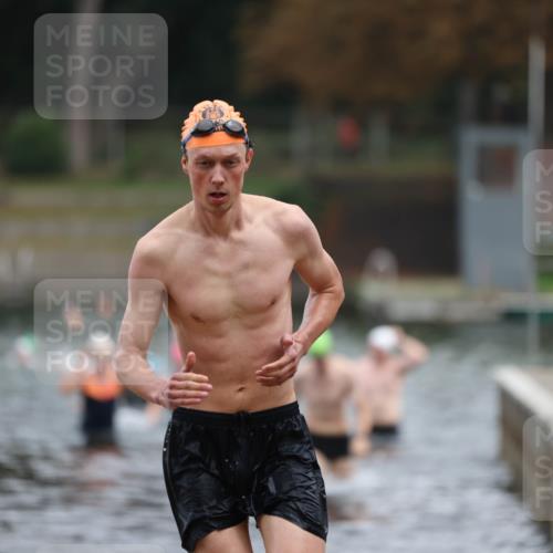 14.09.2025 - Stadtparktriathlon Michael Strokosch http://msf.ph/oto/8868689 14.09.2025 10:33:46 Schwimmen 754, 765, 818 meine-sportfotos.de