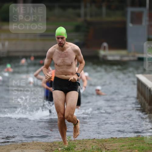 14.09.2025 - Stadtparktriathlon Michael Strokosch http://msf.ph/oto/8868691 14.09.2025 10:33:54 Schwimmen 754, 778, 791, 820 meine-sportfotos.de