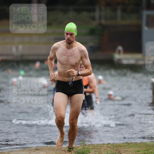 14.09.2025 - Stadtparktriathlon Michael Strokosch http://msf.ph/oto/8868692 14.09.2025 10:33:54 Schwimmen 754, 778, 791, 820 meine-sportfotos.de