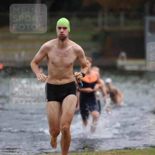 14.09.2025 - Stadtparktriathlon Michael Strokosch http://msf.ph/oto/8868696 14.09.2025 10:33:55 Schwimmen 754, 778, 791, 820 meine-sportfotos.de