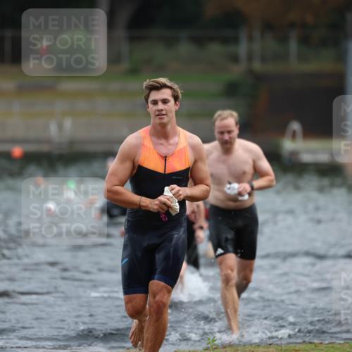 14.09.2025 - Stadtparktriathlon Michael Strokosch http://msf.ph/oto/8868705 14.09.2025 10:33:58 Schwimmen 729, 754, 778, 791, 820 meine-sportfotos.de