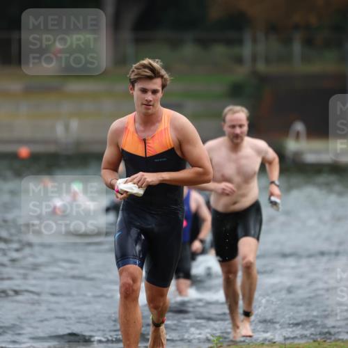 14.09.2025 - Stadtparktriathlon Michael Strokosch http://msf.ph/oto/8868706 14.09.2025 10:33:58 Schwimmen 729, 754, 778, 791, 820 meine-sportfotos.de