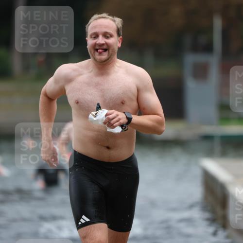 14.09.2025 - Stadtparktriathlon Michael Strokosch http://msf.ph/oto/8868723 14.09.2025 10:34:01 Schwimmen 729, 771, 778, 791, 820 meine-sportfotos.de