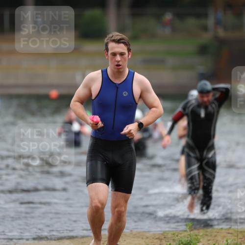 14.09.2025 - Stadtparktriathlon Michael Strokosch http://msf.ph/oto/8868729 14.09.2025 10:34:04 Schwimmen 729, 771, 778, 820 meine-sportfotos.de