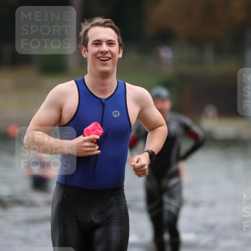 14.09.2025 - Stadtparktriathlon Michael Strokosch http://msf.ph/oto/8868738 14.09.2025 10:34:06 Schwimmen 729, 771, 778, 820 meine-sportfotos.de