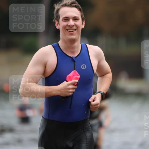 14.09.2025 - Stadtparktriathlon Michael Strokosch http://msf.ph/oto/8868741 14.09.2025 10:34:06 Schwimmen 729, 771, 778, 820 meine-sportfotos.de