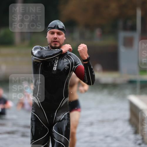 14.09.2025 - Stadtparktriathlon Michael Strokosch http://msf.ph/oto/8868745 14.09.2025 10:34:09 Schwimmen 729, 771, 778 meine-sportfotos.de