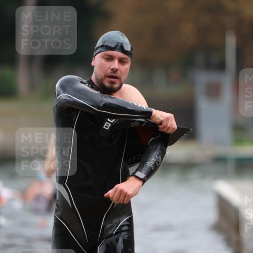 14.09.2025 - Stadtparktriathlon Michael Strokosch http://msf.ph/oto/8868748 14.09.2025 10:34:09 Schwimmen 729, 771, 778 meine-sportfotos.de