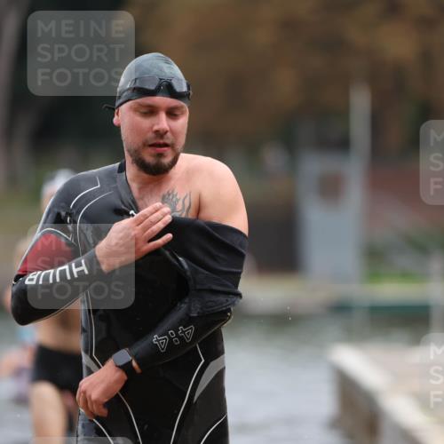 14.09.2025 - Stadtparktriathlon Michael Strokosch http://msf.ph/oto/8868750 14.09.2025 10:34:10 Schwimmen 729, 771 meine-sportfotos.de