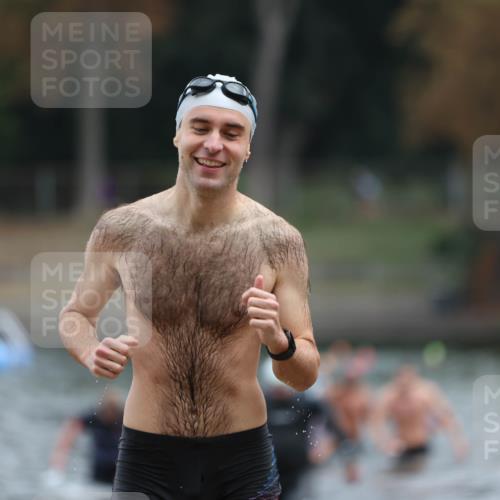 14.09.2025 - Stadtparktriathlon Michael Strokosch http://msf.ph/oto/8868760 14.09.2025 10:34:12 Schwimmen 729, 771, 774 meine-sportfotos.de