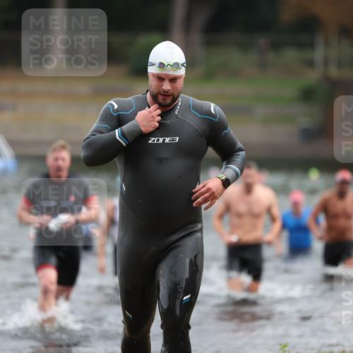 14.09.2025 - Stadtparktriathlon Michael Strokosch http://msf.ph/oto/8868765 14.09.2025 10:34:21 Schwimmen 755, 774, 803 meine-sportfotos.de
