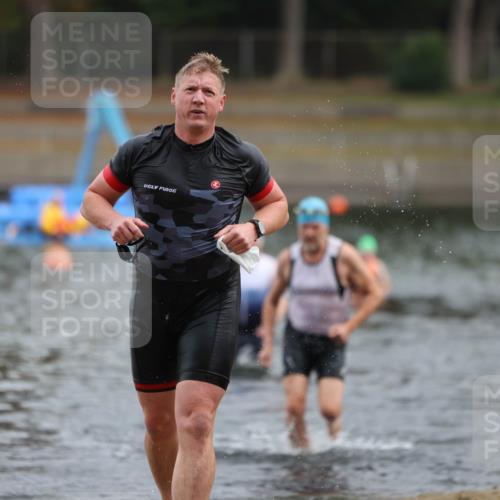 14.09.2025 - Stadtparktriathlon Michael Strokosch http://msf.ph/oto/8868782 14.09.2025 10:34:25 Schwimmen 728, 744, 746, 755, 774, 803 meine-sportfotos.de