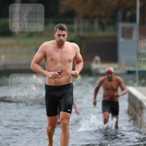 14.09.2025 - Stadtparktriathlon Michael Strokosch http://msf.ph/oto/8868785 14.09.2025 10:34:26 Schwimmen 728, 744, 746, 755, 774, 803 meine-sportfotos.de