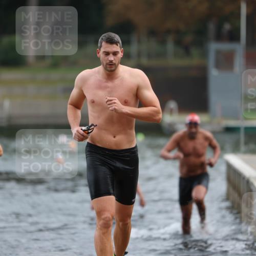 14.09.2025 - Stadtparktriathlon Michael Strokosch http://msf.ph/oto/8868786 14.09.2025 10:34:27 Schwimmen 728, 744, 746, 755, 774, 803 meine-sportfotos.de