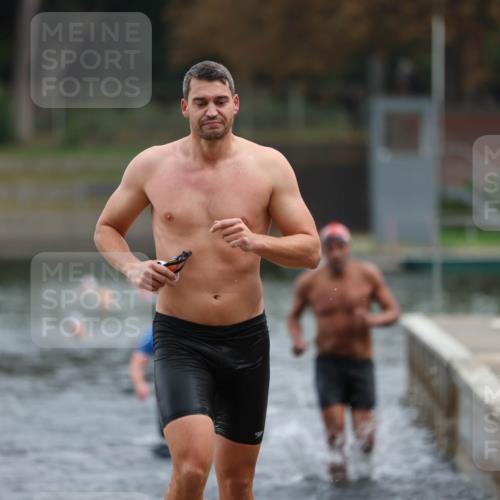 14.09.2025 - Stadtparktriathlon Michael Strokosch http://msf.ph/oto/8868791 14.09.2025 10:34:27 Schwimmen 728, 744, 746, 755, 774, 803 meine-sportfotos.de