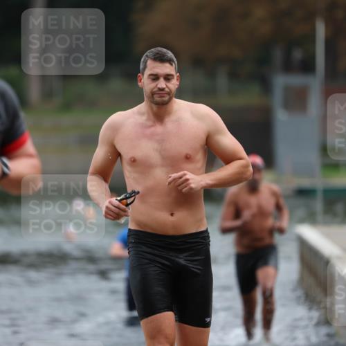 14.09.2025 - Stadtparktriathlon Michael Strokosch http://msf.ph/oto/8868792 14.09.2025 10:34:28 Schwimmen 728, 744, 746, 755, 803 meine-sportfotos.de