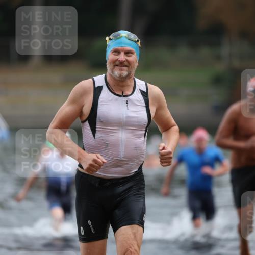 14.09.2025 - Stadtparktriathlon Michael Strokosch http://msf.ph/oto/8868796 14.09.2025 10:34:30 Schwimmen 728, 744, 746, 755, 803 meine-sportfotos.de