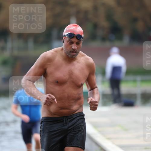 14.09.2025 - Stadtparktriathlon Michael Strokosch http://msf.ph/oto/8868804 14.09.2025 10:34:33 Schwimmen 728, 744, 746, 755 meine-sportfotos.de