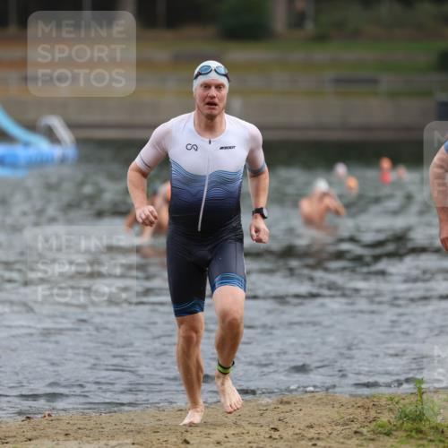 14.09.2025 - Stadtparktriathlon Michael Strokosch http://msf.ph/oto/8868810 14.09.2025 10:34:35 Schwimmen 728, 744, 746 meine-sportfotos.de