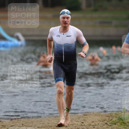 14.09.2025 - Stadtparktriathlon Michael Strokosch http://msf.ph/oto/8868813 14.09.2025 10:34:35 Schwimmen 728, 744, 746 meine-sportfotos.de