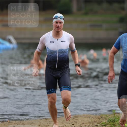 14.09.2025 - Stadtparktriathlon Michael Strokosch http://msf.ph/oto/8868815 14.09.2025 10:34:36 Schwimmen 728, 744, 746 meine-sportfotos.de