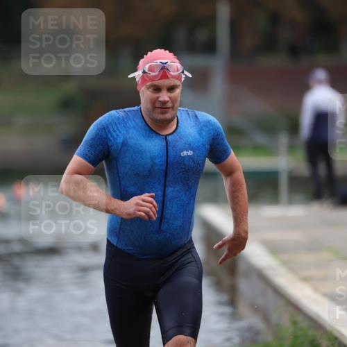 14.09.2025 - Stadtparktriathlon Michael Strokosch http://msf.ph/oto/8868819 14.09.2025 10:34:37 Schwimmen 728, 744, 746 meine-sportfotos.de