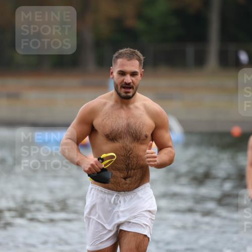 14.09.2025 - Stadtparktriathlon Michael Strokosch http://msf.ph/oto/8868826 14.09.2025 10:34:56 Schwimmen 772, 797, 806 meine-sportfotos.de