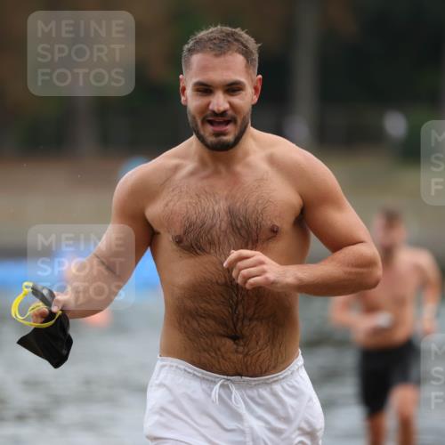 14.09.2025 - Stadtparktriathlon Michael Strokosch http://msf.ph/oto/8868834 14.09.2025 10:34:57 Schwimmen 772, 797, 806 meine-sportfotos.de